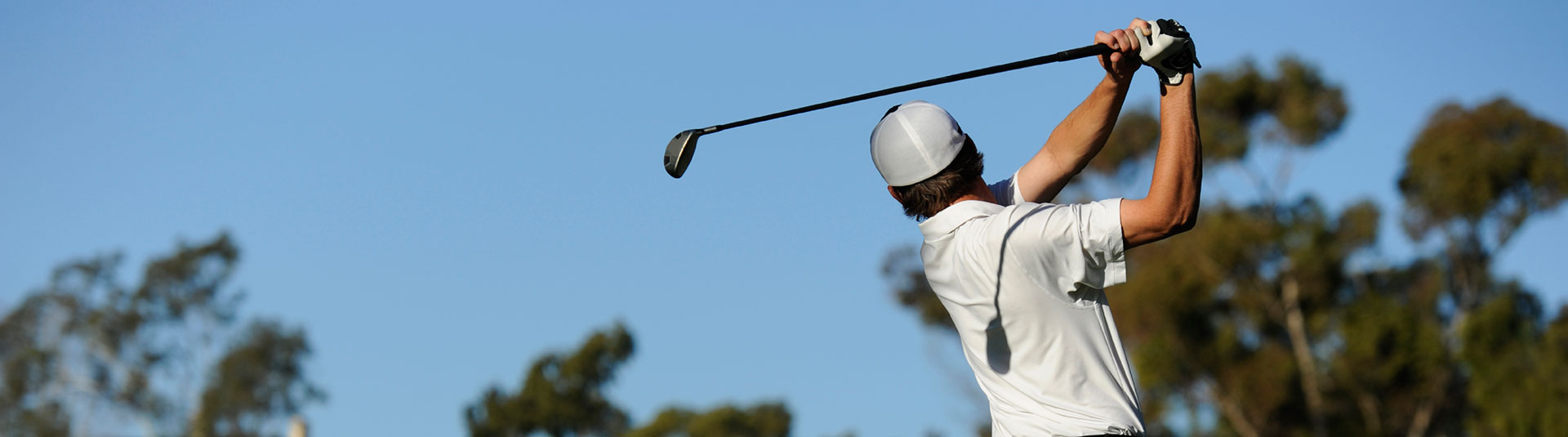 golfer taking a swing